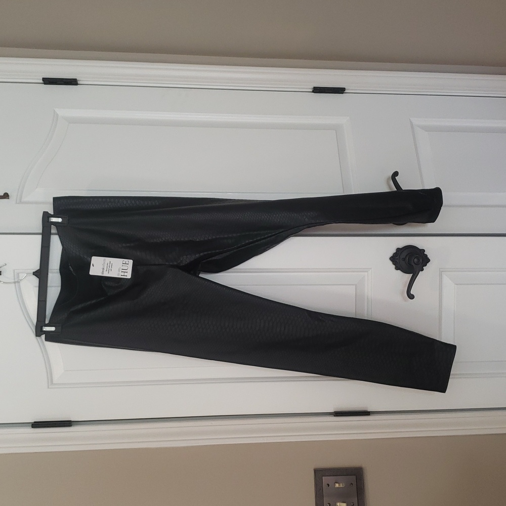 NWT Hue Snake Skin detail XL leggings